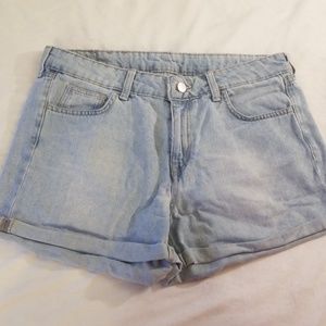 H&M High-Waisted Denim Shorts 👖